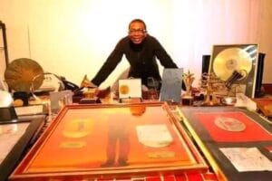 Youssou Ndour : Le roi du Mbalakh décliné en titres