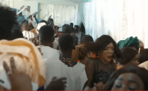 (Vidéo): Du jamais vu, des agresseurs débarquent en plein mariage (série)