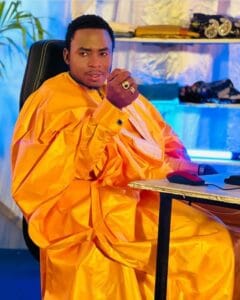(Photos): En grand boubou jaune, Sidy Diop dévoile son sagnsé Tabaski