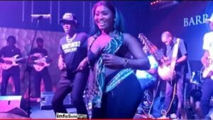 (Vidéo): A pied Wally Seck débarque au Barramundi, Awa Banaya explose la soirée
