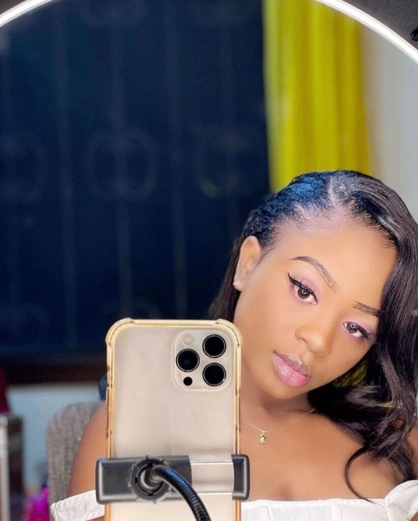 (04 photos) : Dieyna Baldé très belle, illumine la toile