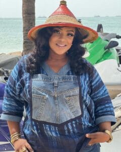 L&rsquo;été s&rsquo;annonce, Mado opte pour la mode africaine