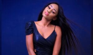 Sa photo montée et citée dans l&rsquo;affaire Porta Porty: Queen Biz réagit dans un commentaire