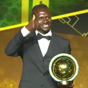 (03 photos) : Le smoking parfait de Sadio Mané séduit les jeunes filles