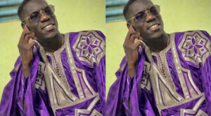 L’animateur Dj Momo étale son élégance et sa classe dans une tenue traditionnelle