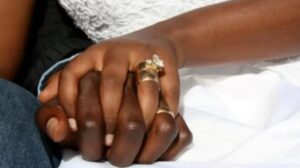 Un mariage vire à l&rsquo;horreur: Un fiancé tué par la foudre en pleine séance photo