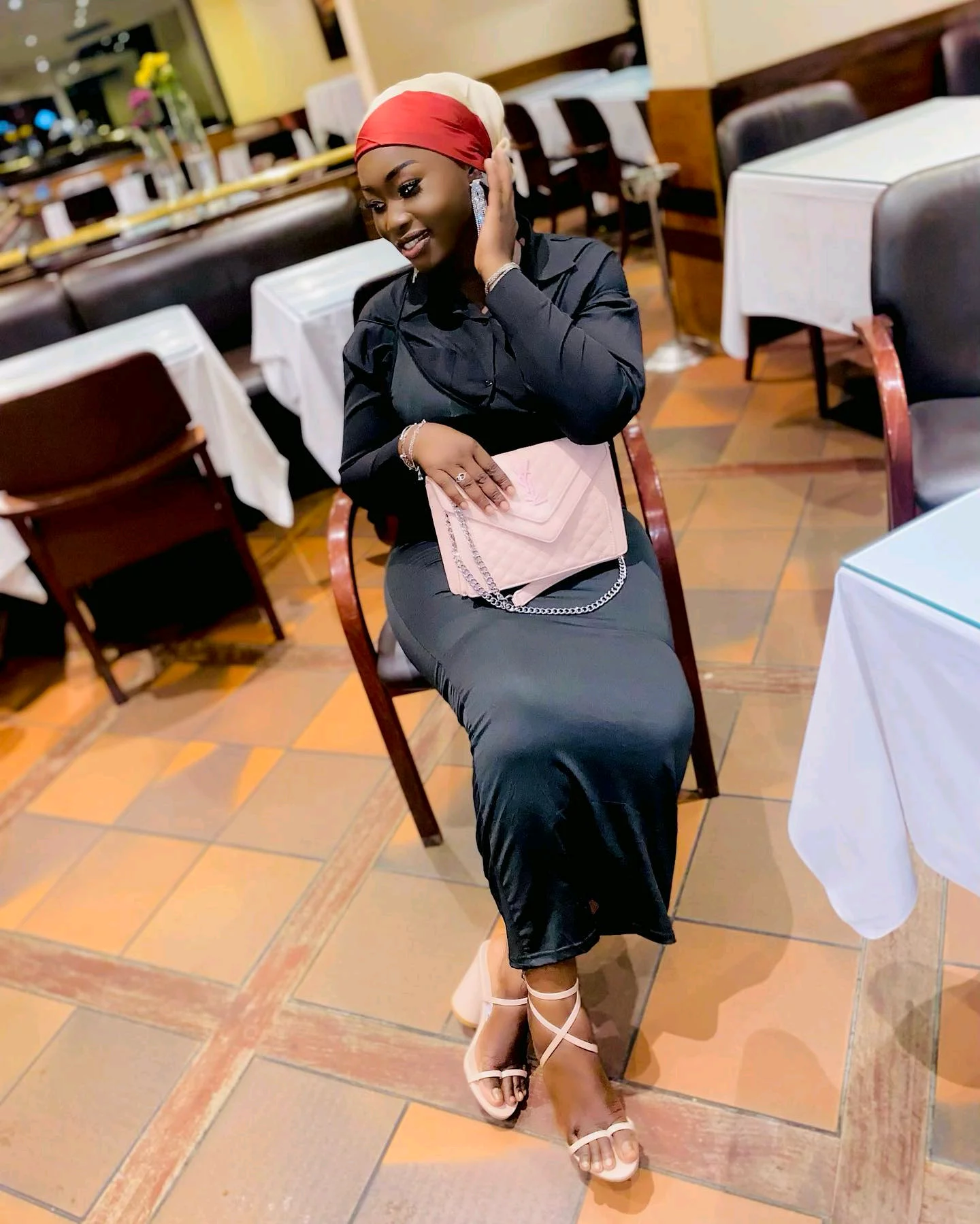 Le Sagnse attirant de Diarra de la série « Infidèles » lors de son anniversaire