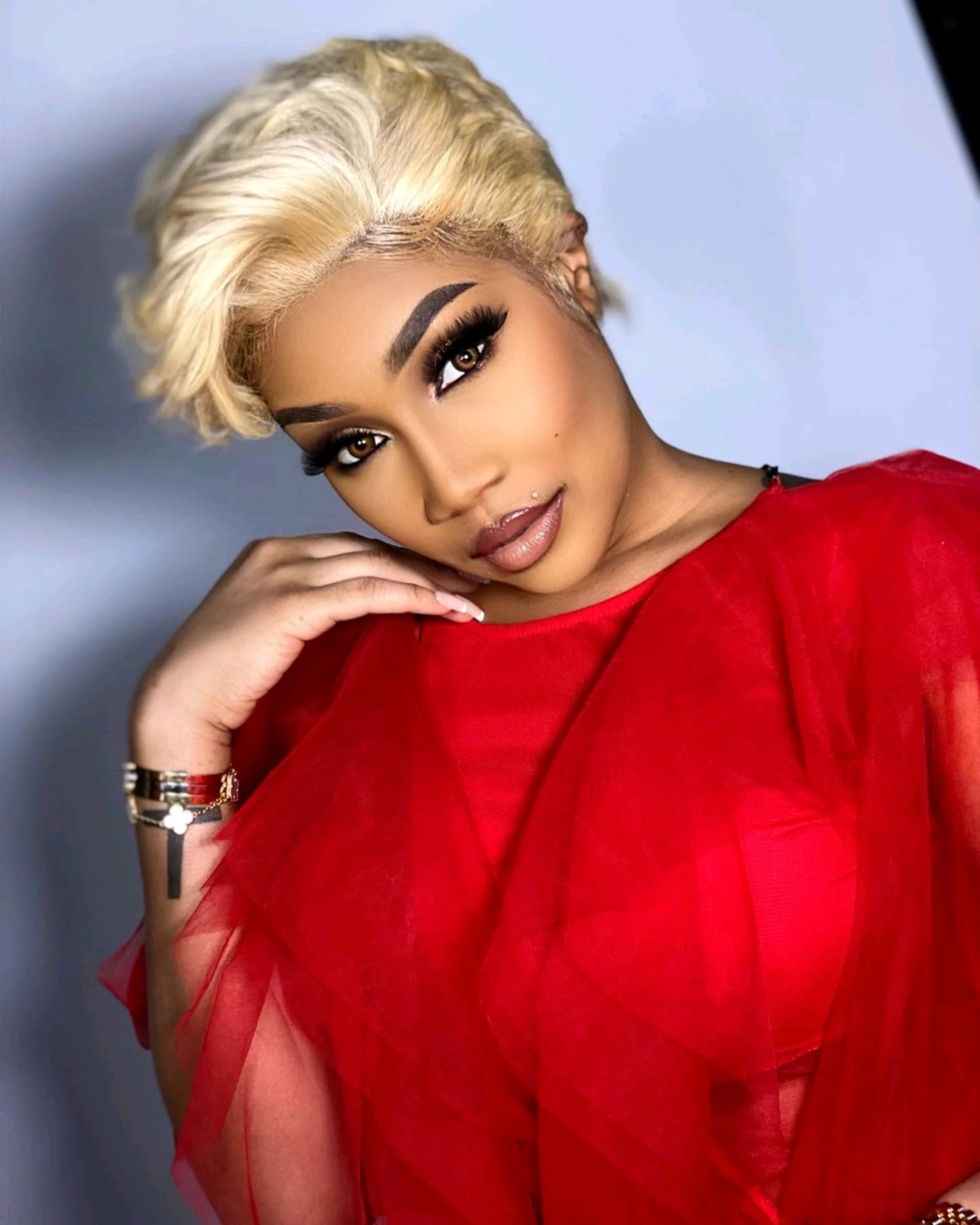 Emma Lohoues toute ravissante en blonde
