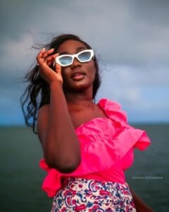 Vacances d&rsquo;été : L&rsquo;actrice Aminata Mbengue se la coule marine
