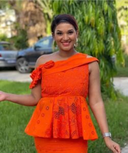 (Photos): En taille basse djogoma, Eva est dans la peau d&rsquo;une vraie sénégalaise