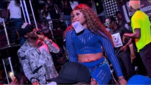 (Vidéo): « Ndaté leu », dans une tenue hyper et provoc&rsquo;, Awa Banaya sort une nouvelle danse