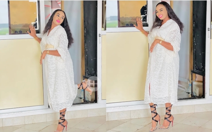 (Photos): Nafy Dièye de la Sentv rayonnante dans une robe blanche