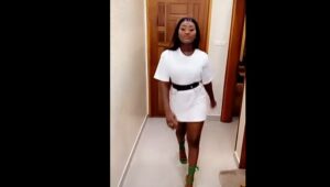 (Vidéo) : Dans sa robe très hot, la danseuse Awa Banaya se déhanche sans gène