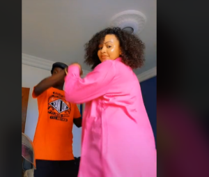 Faynara et Singom en mode rétro dansent le Salsa