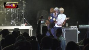 Vidéo : Après Tayc, le Nigérian Kizz Daniel se permet aussi de tripoter une fan sur scène