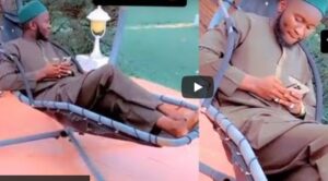 (Vidéo) : Oustaz Modou Fall se la coule douce au bord de la piscine