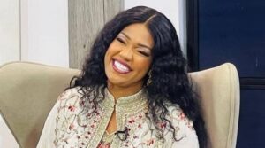 (02 photos) : Belle et souriante, l&rsquo;animatrice Ya Awa illumine la toile