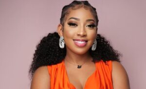 (02 photos) : Orange, la couleur qui réchauffe le teint de Zeyna Ndour . La preuve en photos