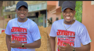 En casquette : Pape Bilal de Zbest family tout sourire