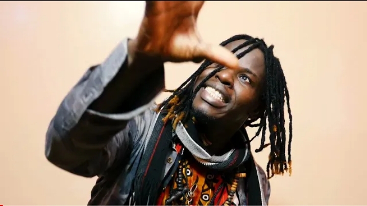(Vidéo): « Baayi Mbeen », découvrez le nouveau clip d’ Abou Thioubalo