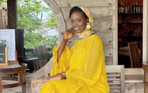 (Photos): Ebéne, l&rsquo;actrice Salma ravit dans une robe jaune