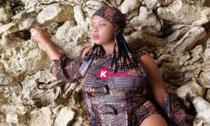 Dans une magnifique grotte, Yémi Alade, exhibe son corps de rêve avec sa tenue osée (Photos)