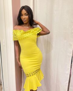 (03 photos) : Coumba Babacar s&rsquo;affiche dans une robe jaune qui épouse ses rondeurs