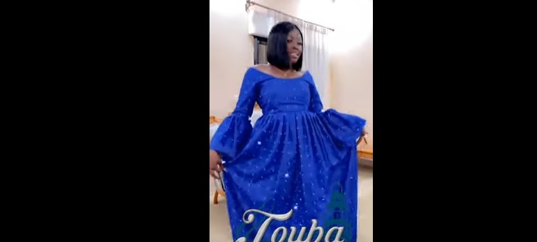 (Vidéo) : A 2 jours du Magal, Fat Mbacké dévoile sa robe de princesse, ses poses cils et ongles et une coupe au carré de ouf