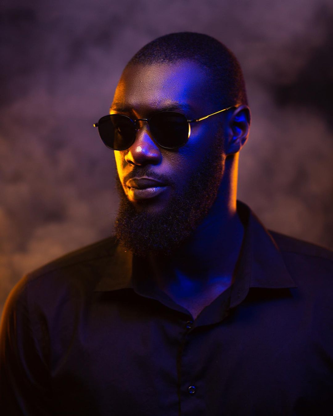 (07 photos) : En total look noir, Jules César charme ses followers