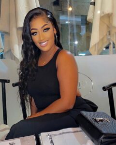 (04 photos) : Le look tout noir de Lysa fascine ses followers