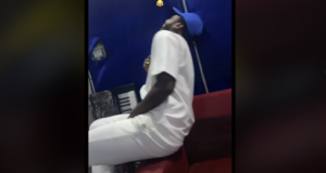 Sidy Diop imite Mandiaye Seck à la perfection , Regardez la réaction de celui-ci