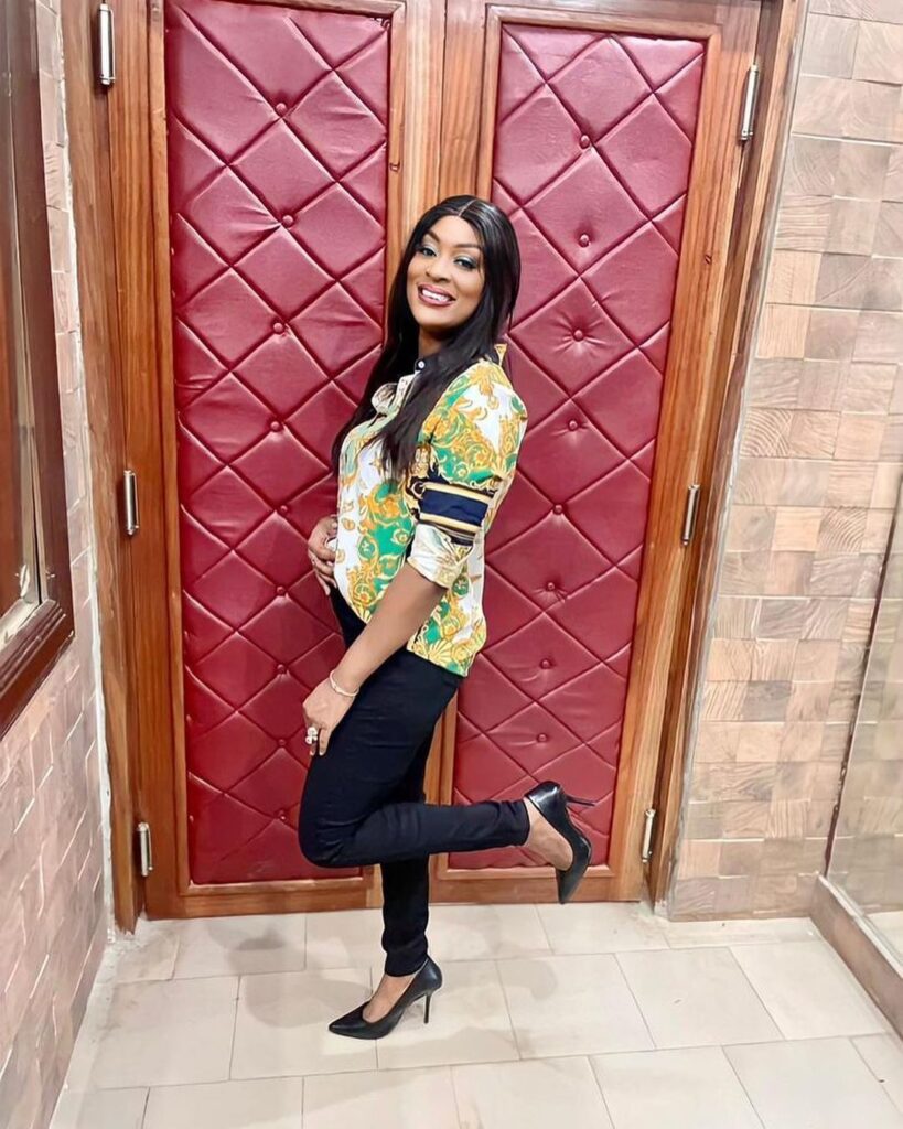 (02 photos) : Titi déborde de beauté avec son look simple et in