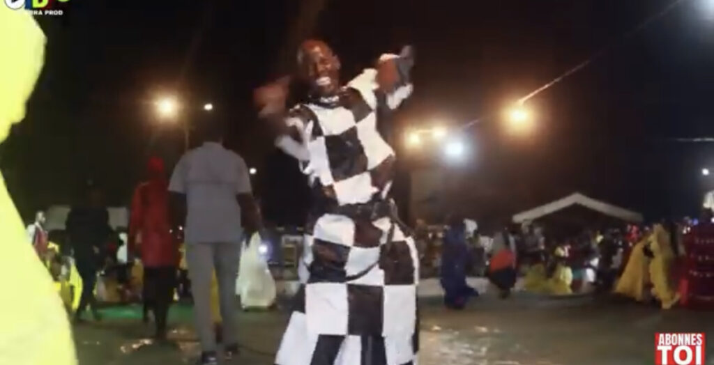 Les tenues « Baye fall » des danseurs de Ndeye Gueye en plein tann berr qui choquent la toile