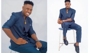 Pape Bilal du groupe Zbest family très élégant et charismatique en costume africain