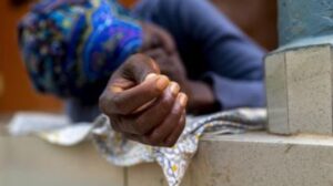 « Ma belle-mère ne veut plus me parler après m’avoir vue faire l’@mour avec… » 