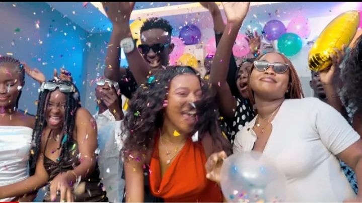 (Vidéo): « Cas bi », en compagnie de Satou Niang Fallou dévoile son nouveau clip