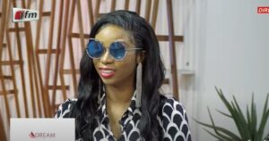 (Vidéo) – Adiouza : « Je suis une femme seule avec un enfant et un cœur à prendre »
