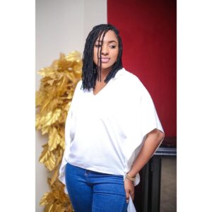 (04 photos) : Le look simple et décontracté de l&rsquo;actrice Amy Léa électrise la toile