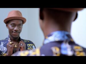 (Vidéo) : Bambaly snobe Tida et continue la promo de son single « Sidy Tilala »