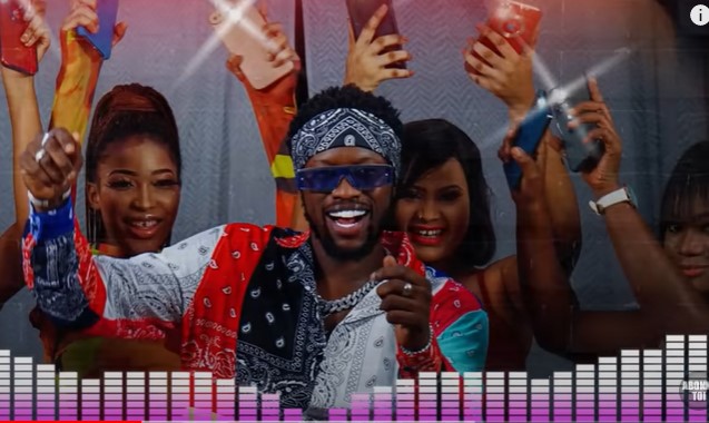 « Na flash yi takk » : Le nouveau single très ambiancé de Bass Thioung