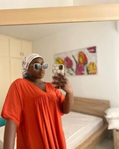 (04 photos) : L&rsquo;actrice Diarra de la série Infidèles en orange flashy séduit ses abonnés
