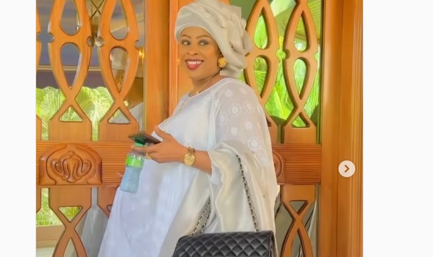 (Vidéo) : La maman de Kala confirme le mariage de sa fille : « Jules César dako takk kay dafa bété « 