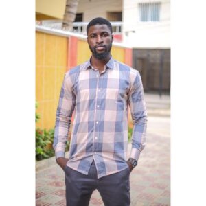 (04 photos) : La chemise de l&rsquo;acteur Majib fascine les jeunes filles.