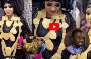 (Vidéo) : Mané, l&rsquo;épouse du griot Alassane Mbaye,  devient la nouvelle reine de l&rsquo;or. Regardez son gigantesque bijou