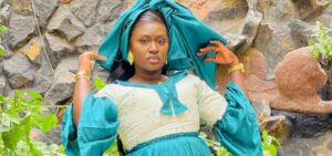 (03 photos) : L&rsquo;actrice Ngoné de la série Famille Sénégalaise chaude dans sa robe époustouflante