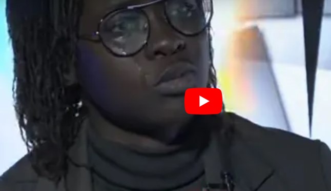 (Vidéo) :  Sophie Gueye verse de chaudes larmes en racontant son passé avec son beau-père