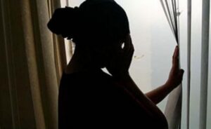 Ndiaaloo : Une célèbre animatrice surprise par son mari en train de faire l&rsquo;amour avec un charlatan