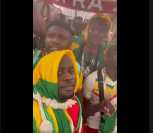 Jour de match – Assiko : Mame Balla Mbow chante dans le métro  » Al Hamdoulilah Alléluia « 