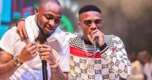 Wizkid rend un immense hommage à Davido en plein concert 