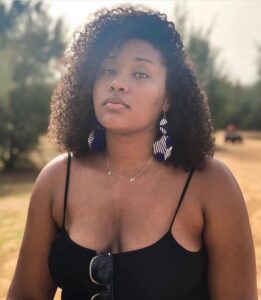 (Photos): Bipolaire et sournoise dans « karma », Malika belle sans maquillage